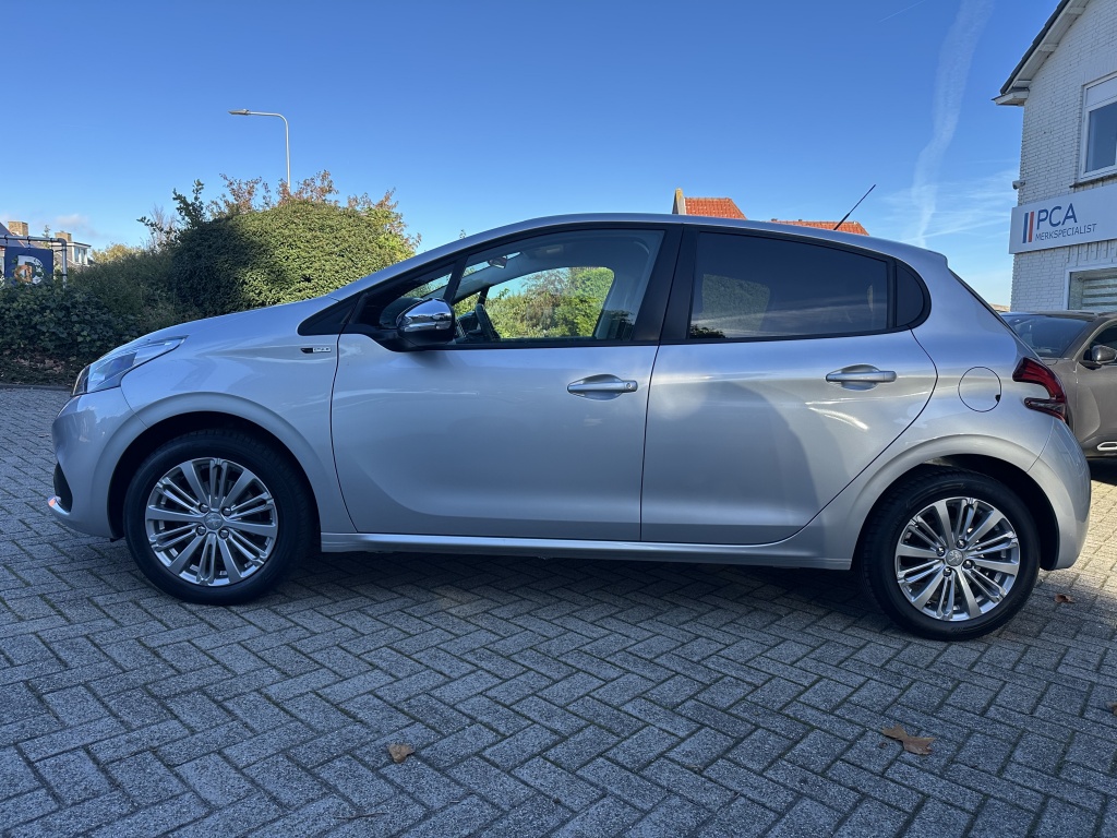 Peugeot 208 Peugeot 208 1.2 Style | Nieuwe Distributieriem | Navigatie |
