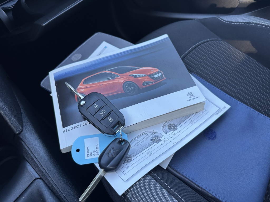 Peugeot 208 Peugeot 208 1.2 Style | Nieuwe Distributieriem | Navigatie |