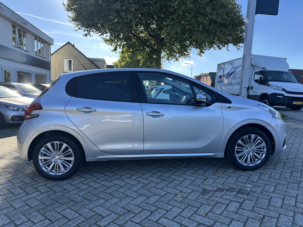 Peugeot 208 Peugeot 208 1.2 Style | Nieuwe Distributieriem | Navigatie |