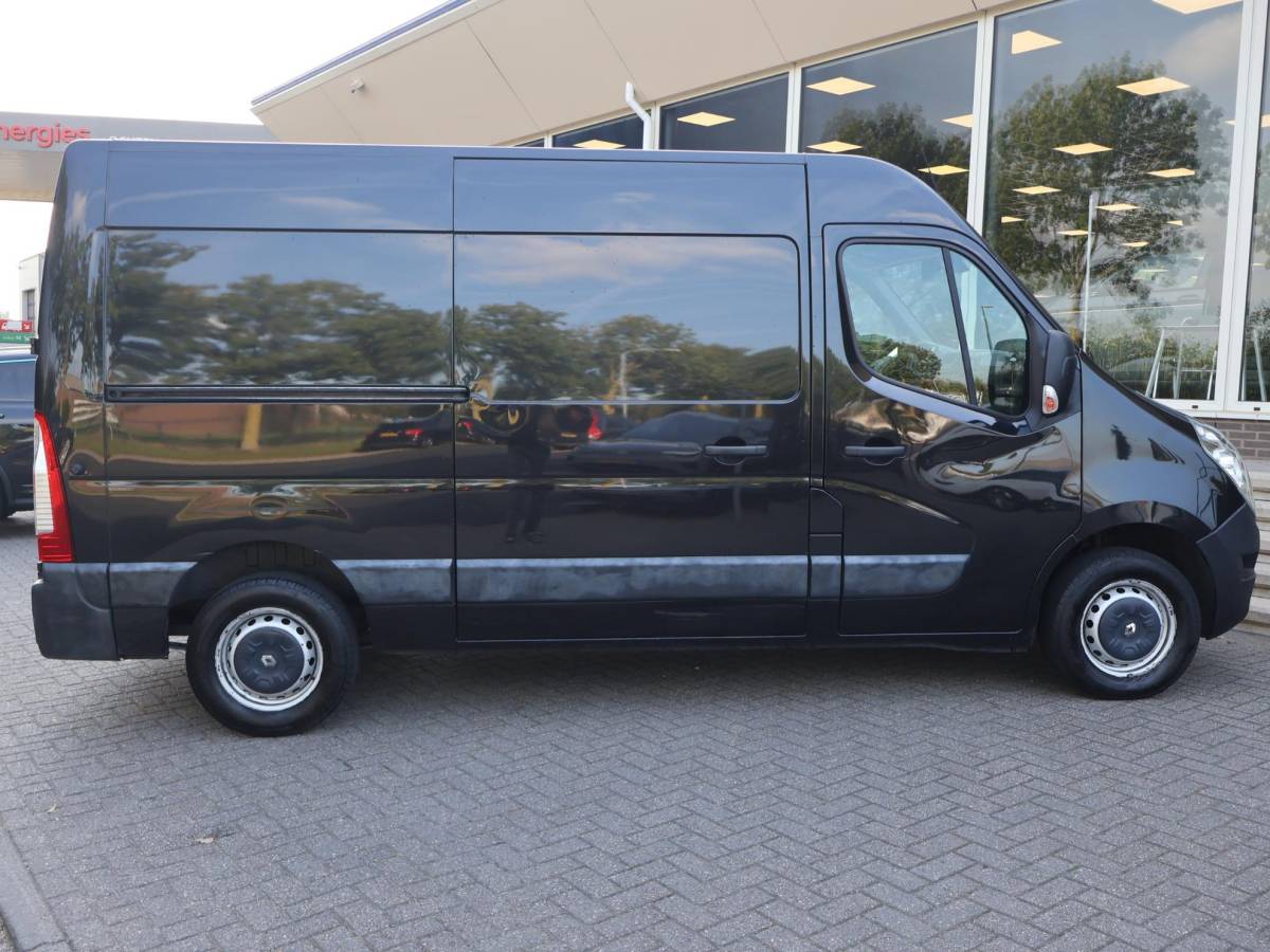 Renault Master Renault Master T35 2.3 DCI 165 PK L2H2 *MARGE* + TREKHAAK | NAVIGATIE | CLIMATE | CRUISE CONTROL