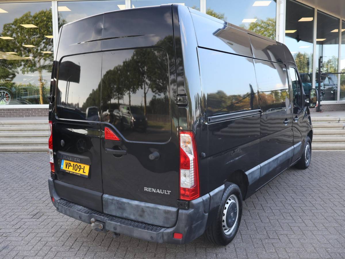 Renault Master Renault Master T35 2.3 DCI 165 PK L2H2 *MARGE* + TREKHAAK | NAVIGATIE | CLIMATE | CRUISE CONTROL