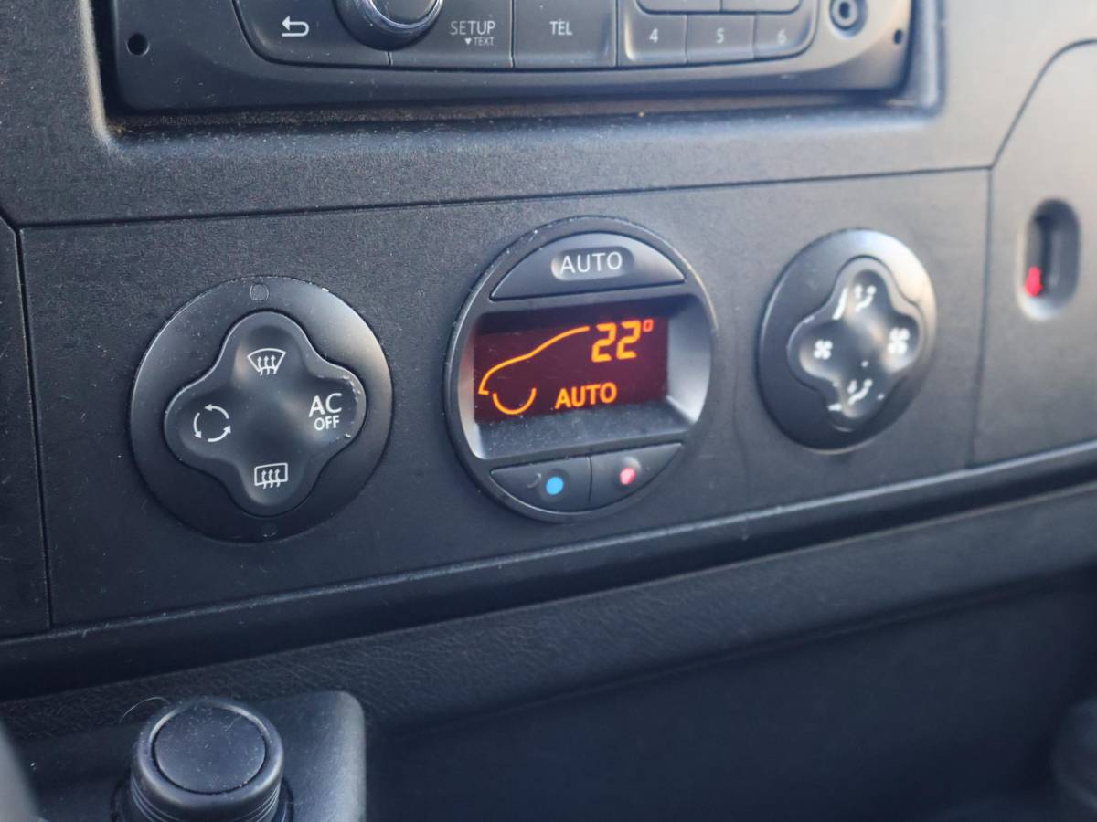 Renault Master Renault Master T35 2.3 DCI 165 PK L2H2 *MARGE* + TREKHAAK | NAVIGATIE | CLIMATE | CRUISE CONTROL