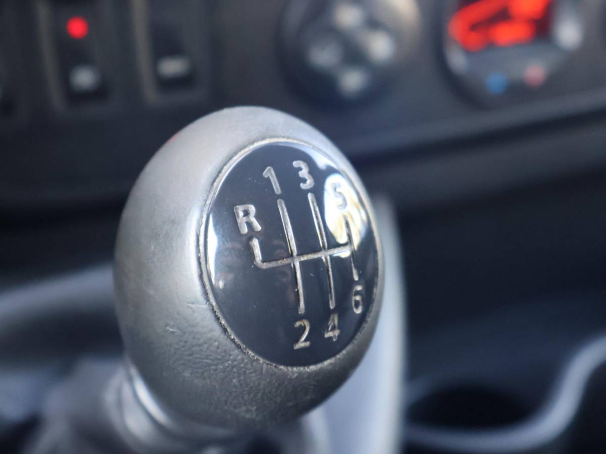 Renault Master Renault Master T35 2.3 DCI 165 PK L2H2 *MARGE* + TREKHAAK | NAVIGATIE | CLIMATE | CRUISE CONTROL