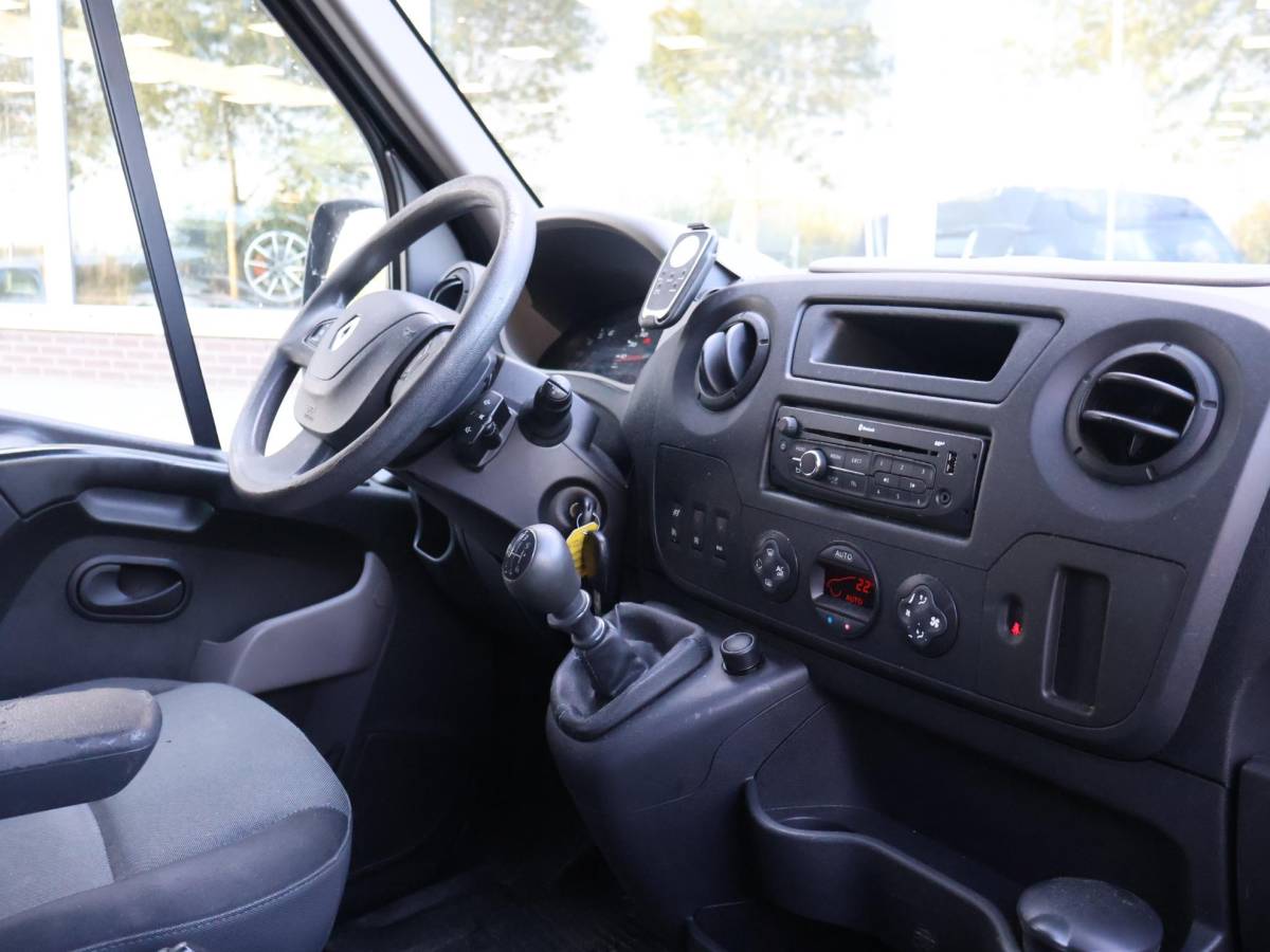 Renault Master Renault Master T35 2.3 DCI 165 PK L2H2 *MARGE* + TREKHAAK | NAVIGATIE | CLIMATE | CRUISE CONTROL