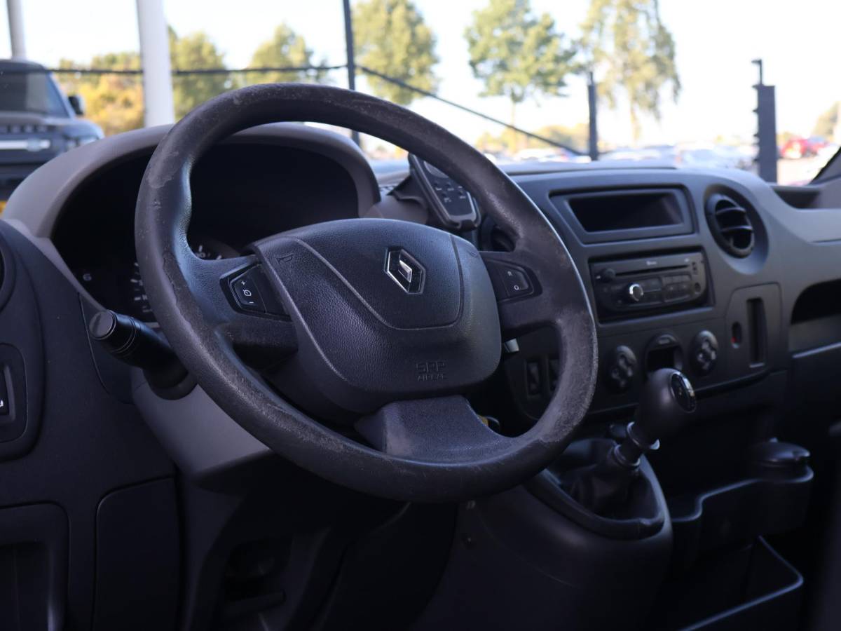 Renault Master Renault Master T35 2.3 DCI 165 PK L2H2 *MARGE* + TREKHAAK | NAVIGATIE | CLIMATE | CRUISE CONTROL