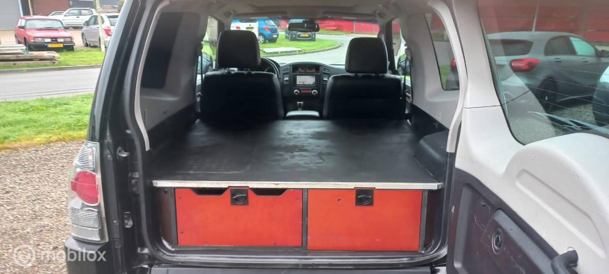 Mitsubishi Pajero Mitsubishi Pajero 3.2 DI-D Instyle High Roof VAN/GRIJSKENTEKEN