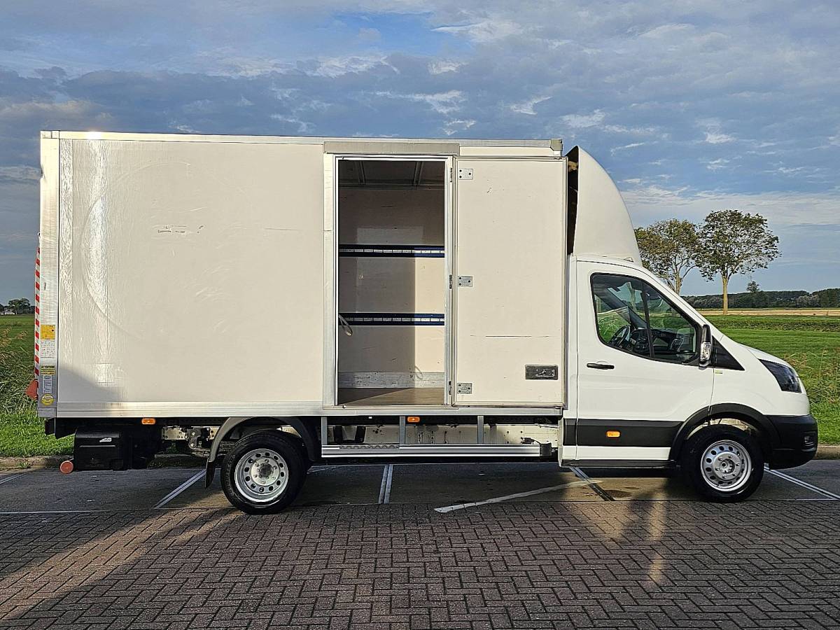 Ford Transit FORD TRANSIT 2.0 Bakwagen Laadklep Spoiler Dubbellucht 170PK Euro6 Airco!
