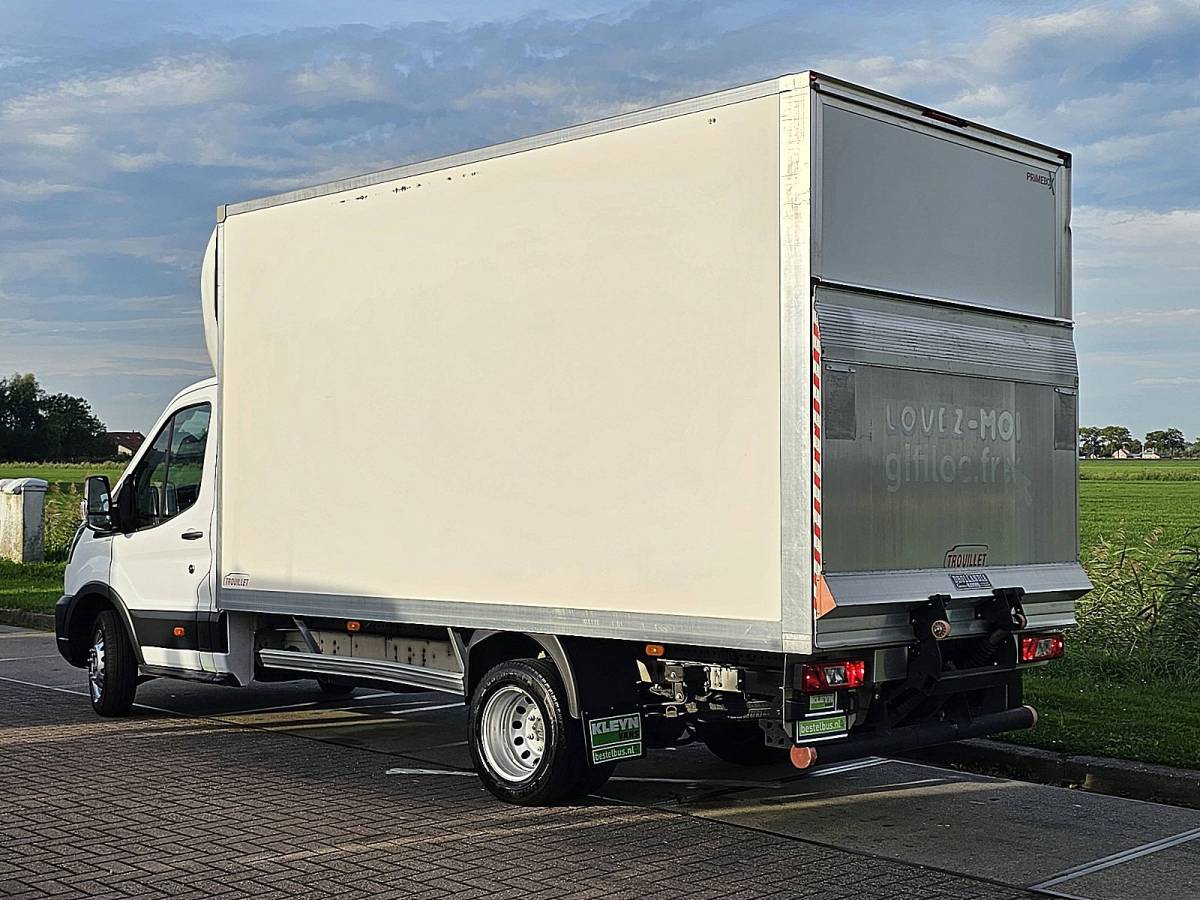 Ford Transit FORD TRANSIT 2.0 Bakwagen Laadklep Spoiler Dubbellucht 170PK Euro6 Airco!