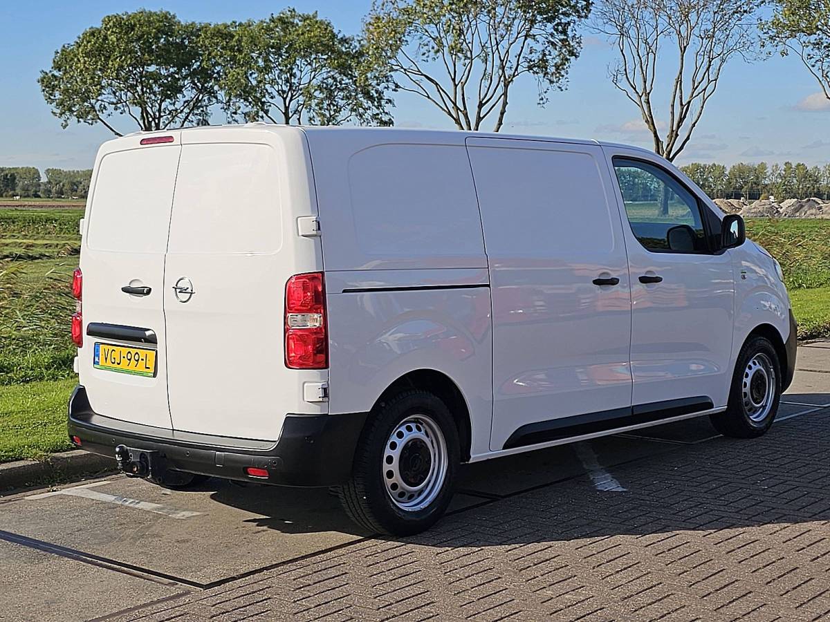 Opel Vivaro OPEL VIVARO 1.5 L2 Navi NAP Euro6 Airco Trekhaak 3-Zits/Leer Camera Oh-Historie!
