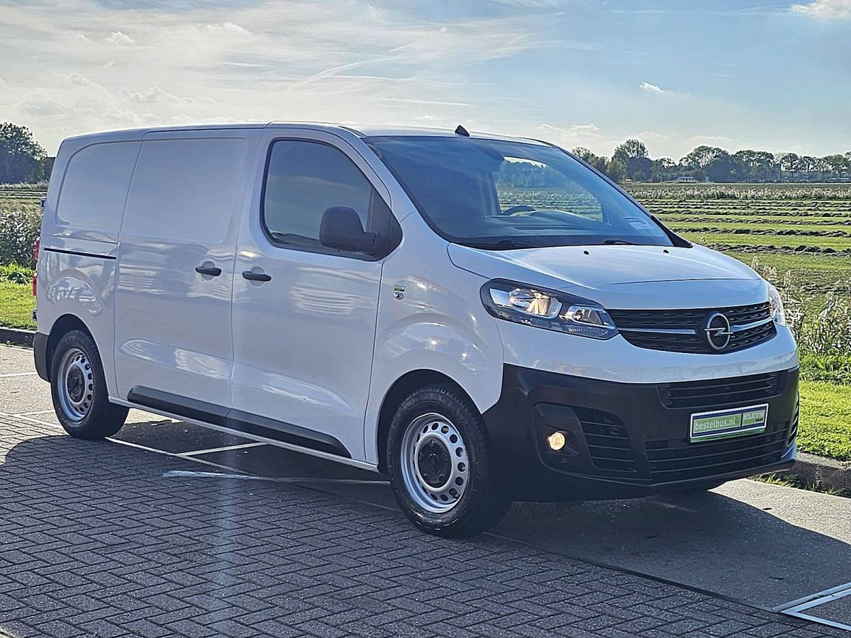 Opel Vivaro OPEL VIVARO 1.5 L2 Navi NAP Euro6 Airco Trekhaak 3-Zits/Leer Camera Oh-Historie!