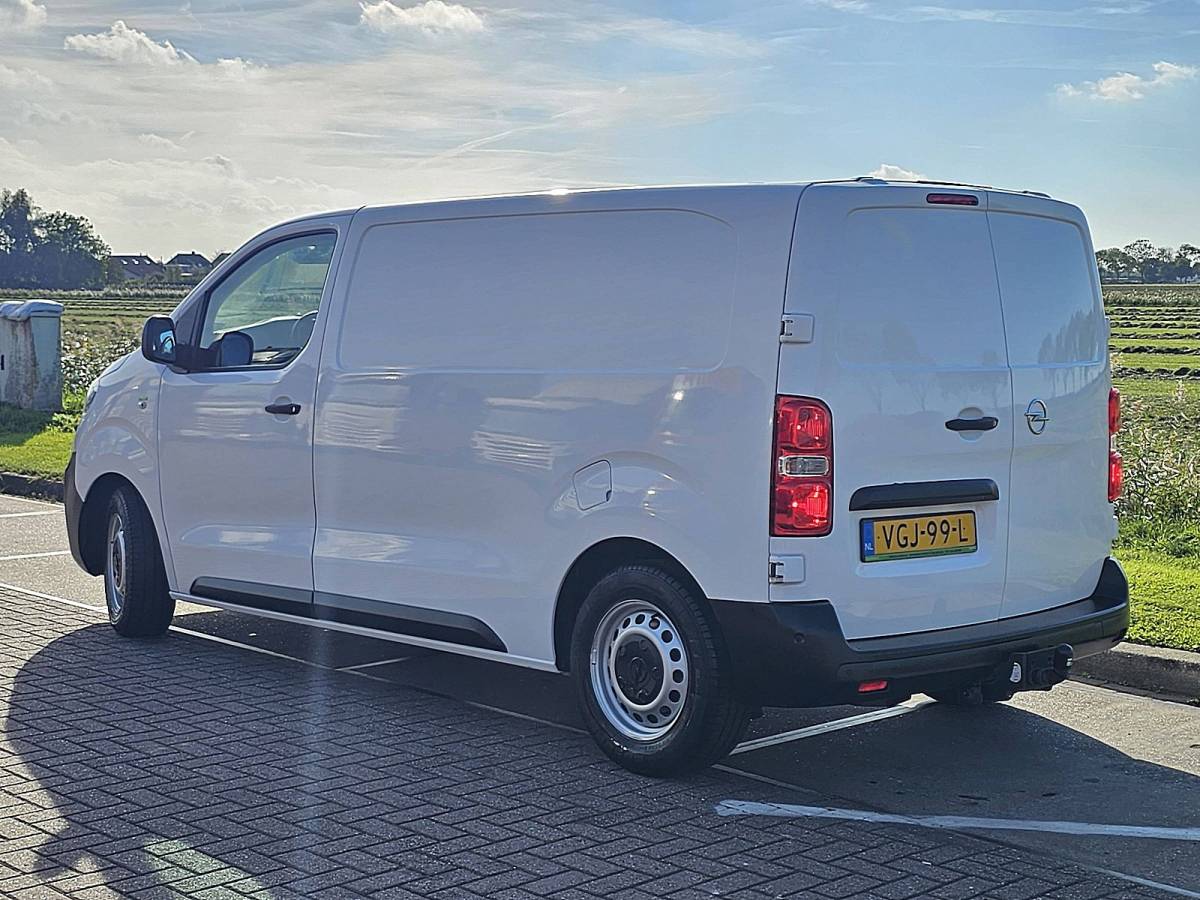 Opel Vivaro OPEL VIVARO 1.5 L2 Navi NAP Euro6 Airco Trekhaak 3-Zits/Leer Camera Oh-Historie!