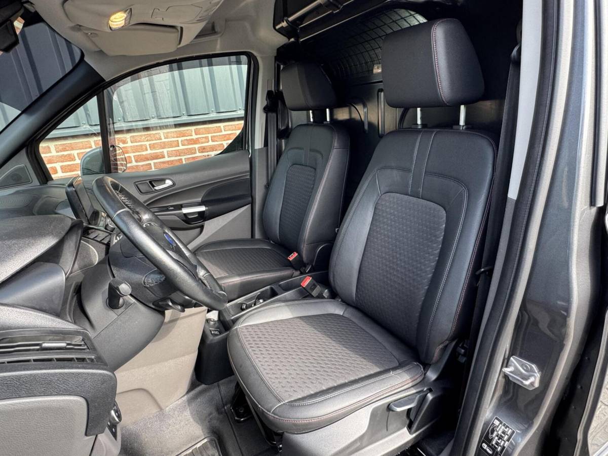 Ford Transit Connect Ford Transit Connect 1.5 120pk L2 Sport Trekhaak/Camera/Carplay/Cruise/Stoelverwarming
