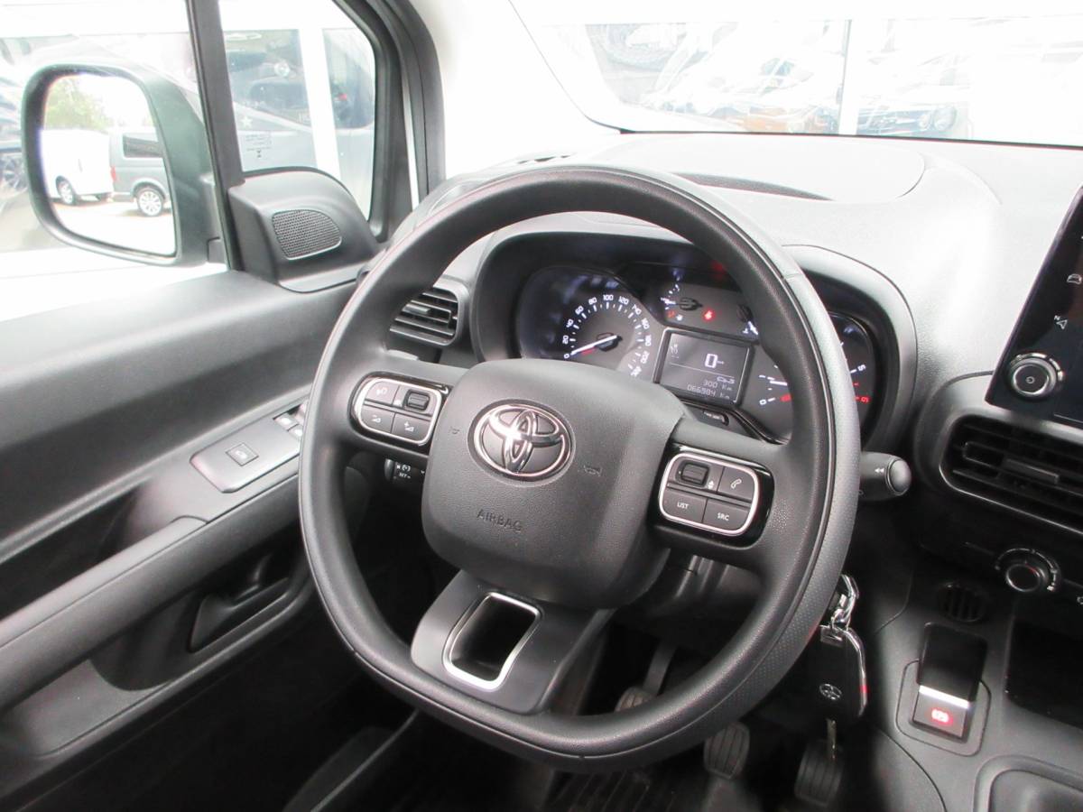 Toyota ProAce Toyota PROACE CITY 1.5 D-4D Live, 102pk, Euro 6, Airco, PDC, 3-Zits, Navigatie.