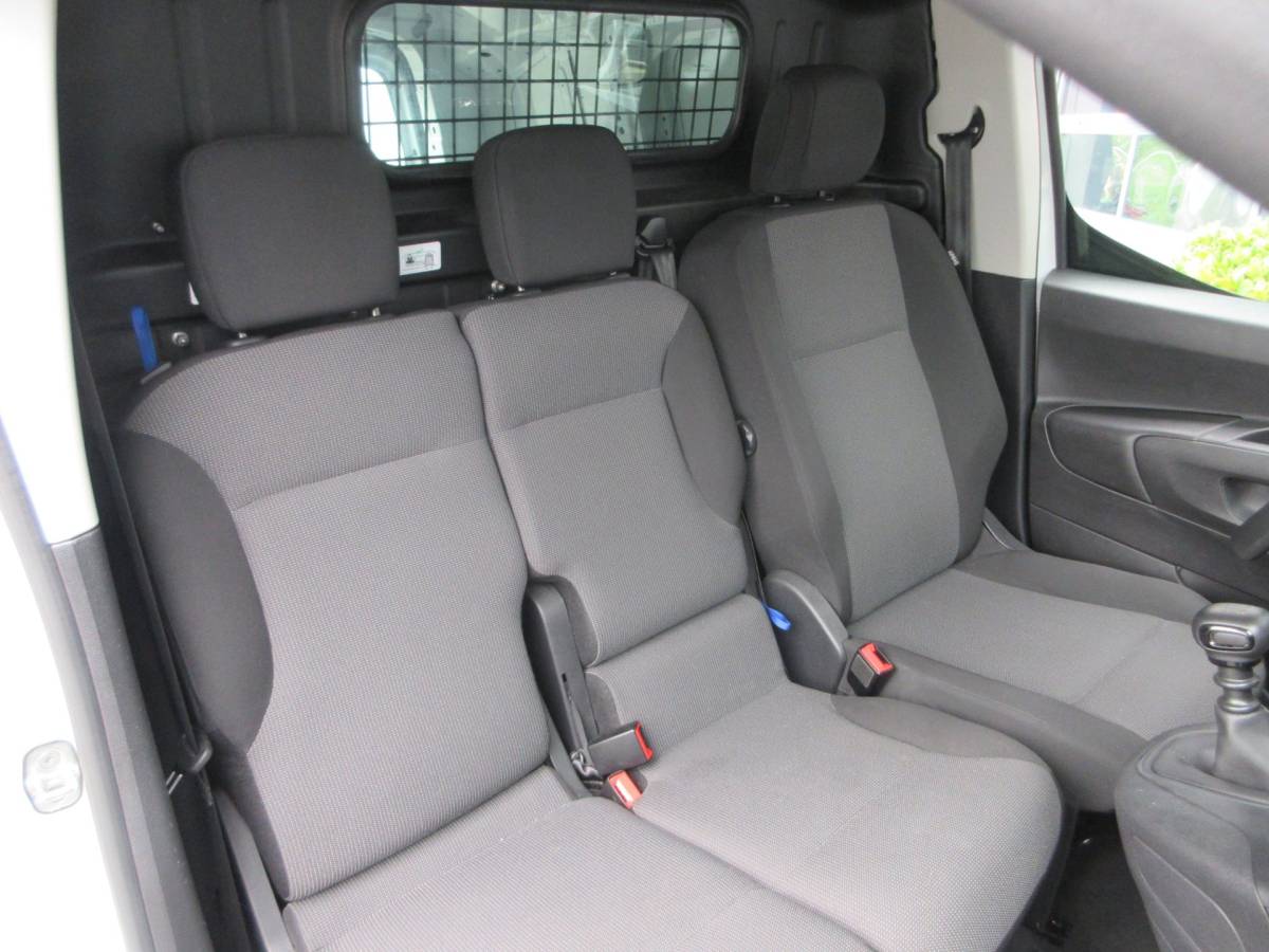 Toyota ProAce Toyota PROACE CITY 1.5 D-4D Live, 102pk, Euro 6, Airco, PDC, 3-Zits, Navigatie.