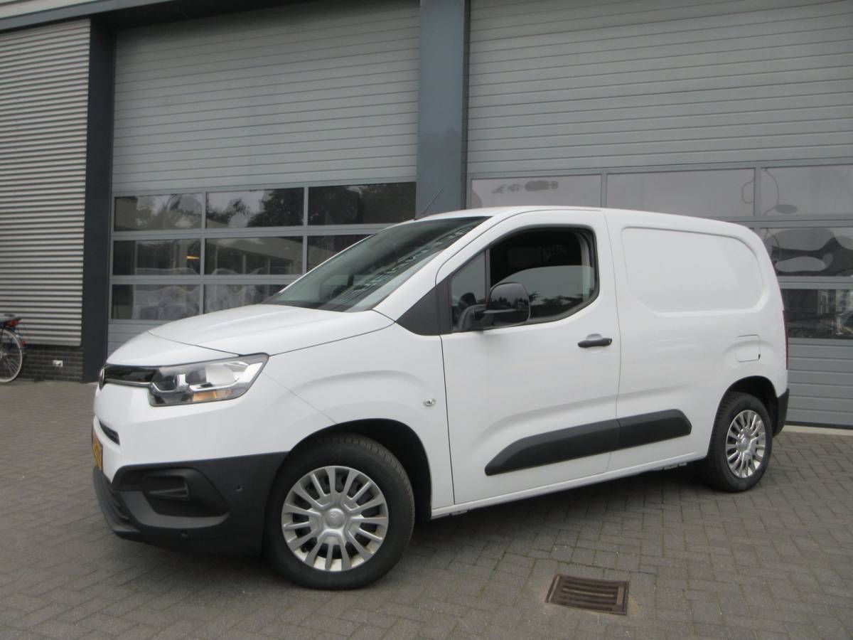 Toyota ProAce Toyota PROACE CITY 1.5 D-4D Live, 102pk, Euro 6, Airco, PDC, 3-Zits, Navigatie.