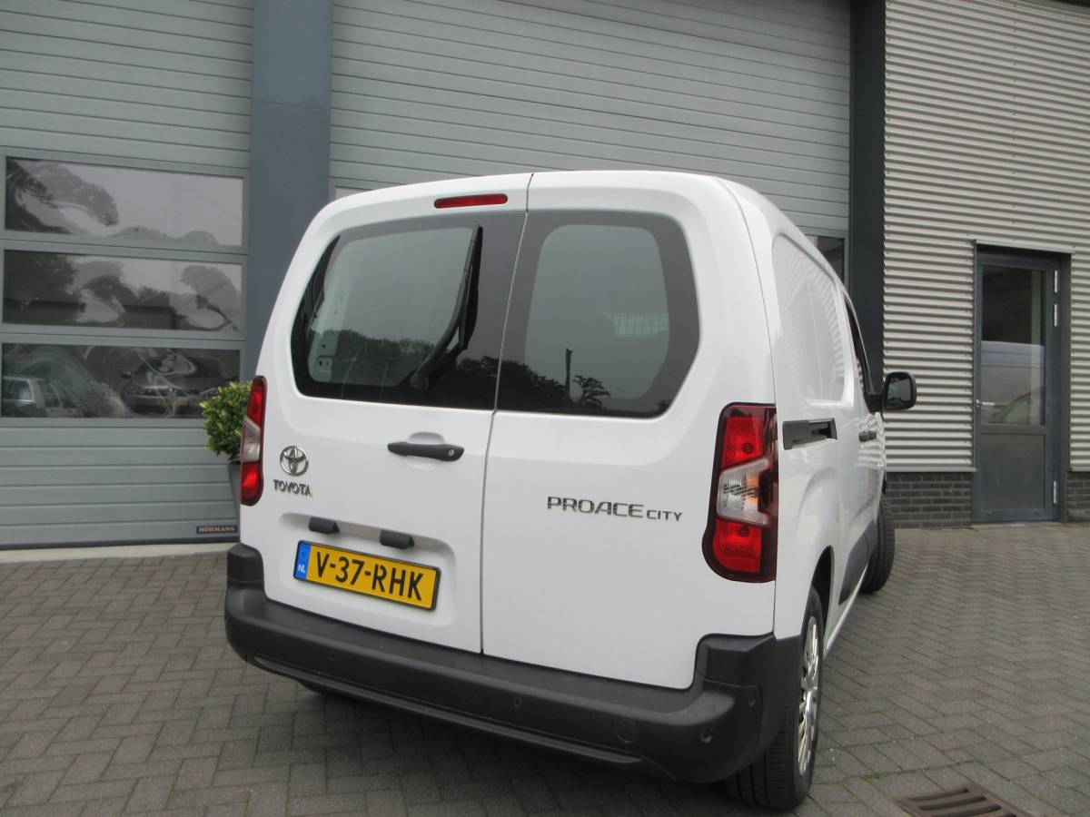 Toyota ProAce Toyota PROACE CITY 1.5 D-4D Live, 102pk, Euro 6, Airco, PDC, 3-Zits, Navigatie.