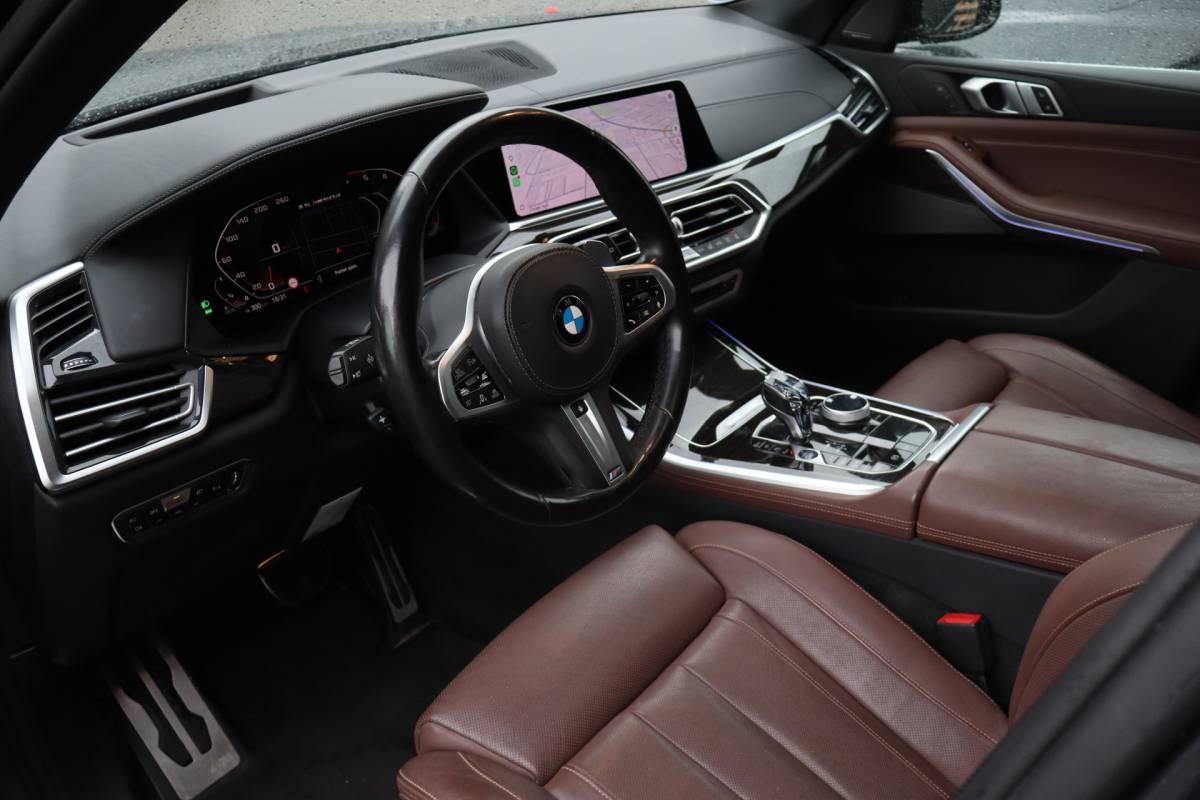 BMW X5 BMW X5 M50d High Executive GRIJS KENTEKEN M-PAKKET NIEUWSTAAT I 22″ I Pano I Leder I Head-Up I Winterpakket I Laser I 360 Camera I B&W I