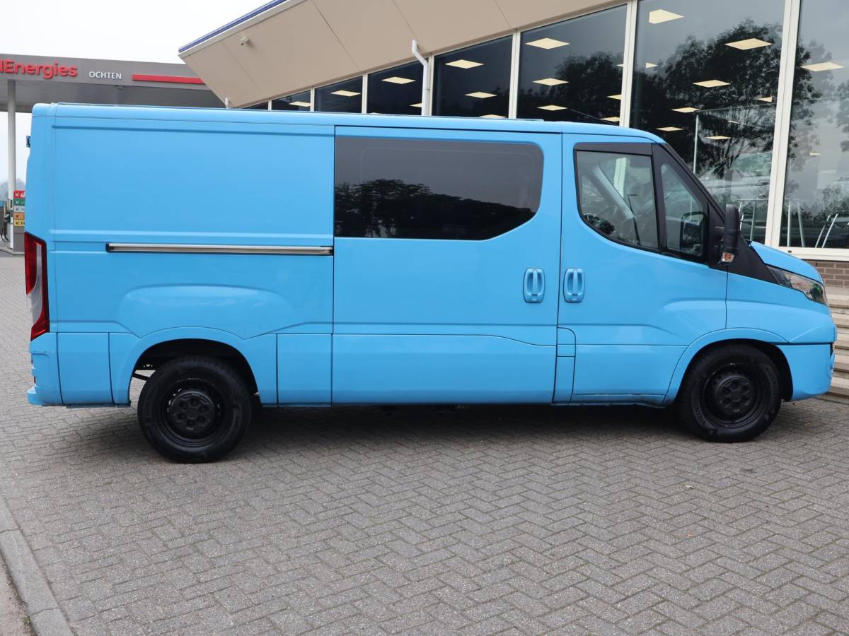 Iveco Daily Iveco Daily 35C18V 3.0 180 PK AUT8 6-PERS DUBBEL CABINE EURO 6 | 3500 KG TREKHAAK | CAMERA | CRUISE | CLIMATE CONTROL | NAVIGATIE