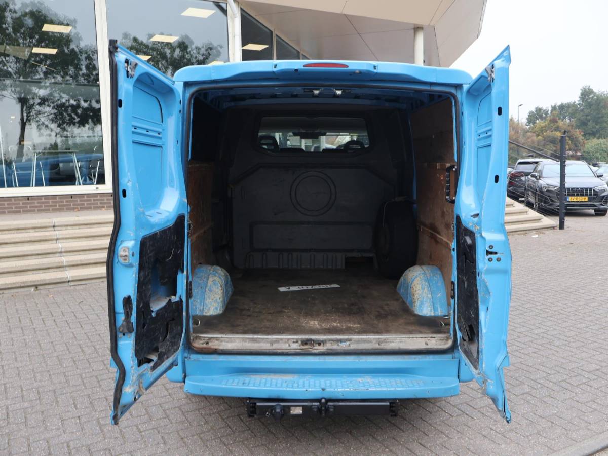 Iveco Daily Iveco Daily 35C18V 3.0 180 PK AUT8 6-PERS DUBBEL CABINE EURO 6 | 3500 KG TREKHAAK | CAMERA | CRUISE | CLIMATE CONTROL | NAVIGATIE