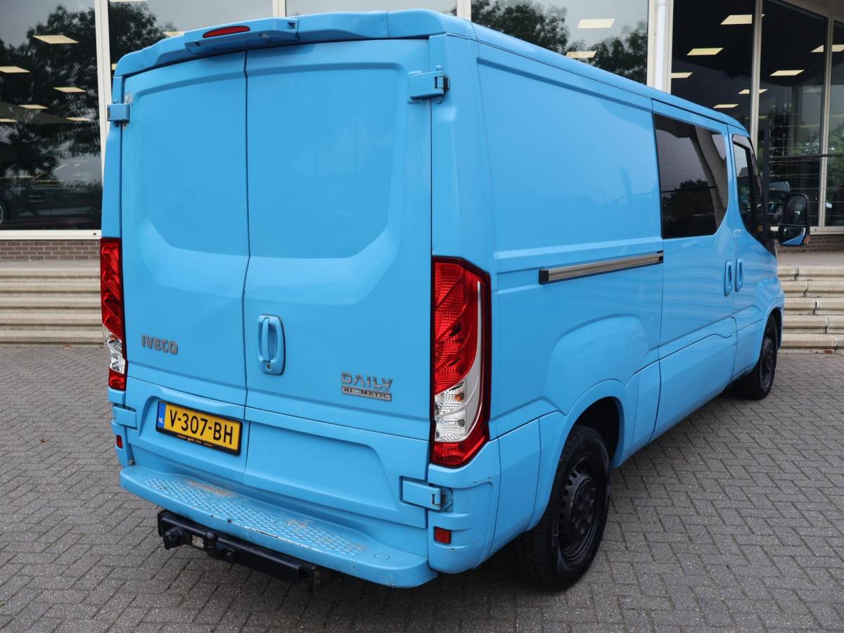 Iveco Daily Iveco Daily 35C18V 3.0 180 PK AUT8 6-PERS DUBBEL CABINE EURO 6 | 3500 KG TREKHAAK | CAMERA | CRUISE | CLIMATE CONTROL | NAVIGATIE