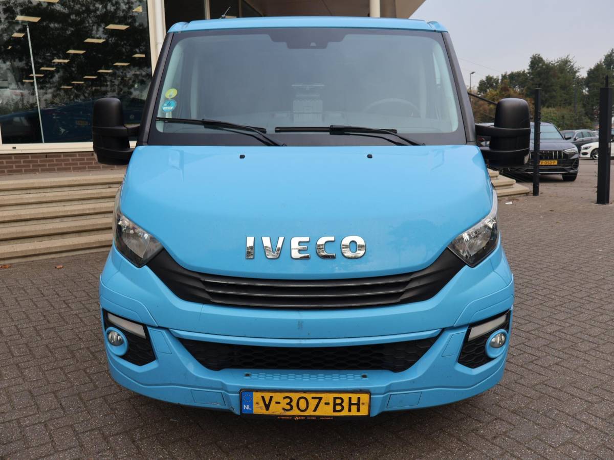 Iveco Daily Iveco Daily 35C18V 3.0 180 PK AUT8 6-PERS DUBBEL CABINE EURO 6 | 3500 KG TREKHAAK | CAMERA | CRUISE | CLIMATE CONTROL | NAVIGATIE