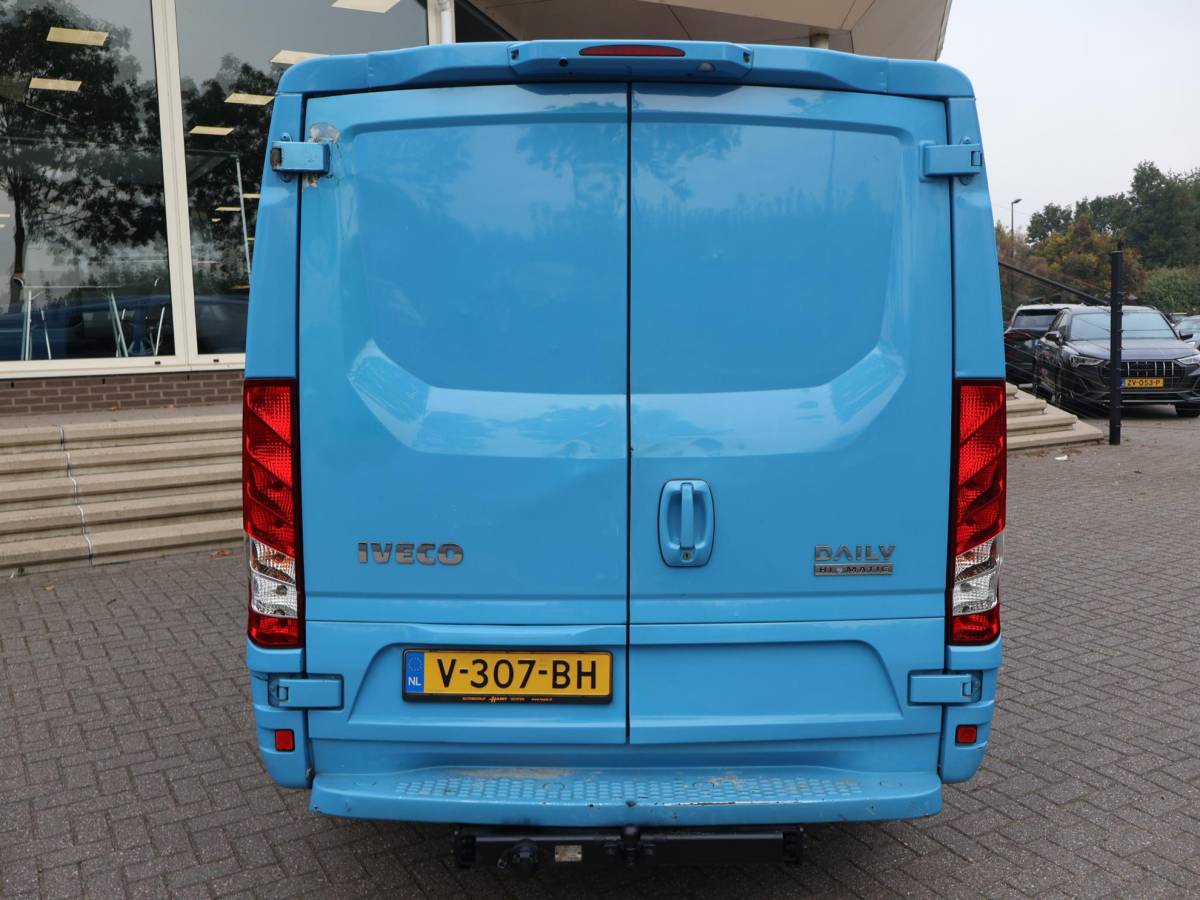 Iveco Daily Iveco Daily 35C18V 3.0 180 PK AUT8 6-PERS DUBBEL CABINE EURO 6 | 3500 KG TREKHAAK | CAMERA | CRUISE | CLIMATE CONTROL | NAVIGATIE