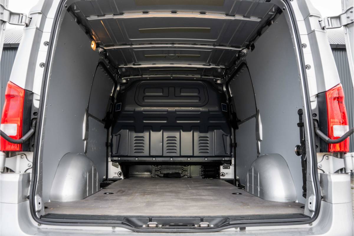 Mercedes-Benz Vito Mercedes-Benz Vito 114 CDI L2H1 | 140PK | Automaat | Camera | Cruise | 1e Eigenaar | PDC |  Zijschuifdeur L+R | Climatronic | Trekhaak