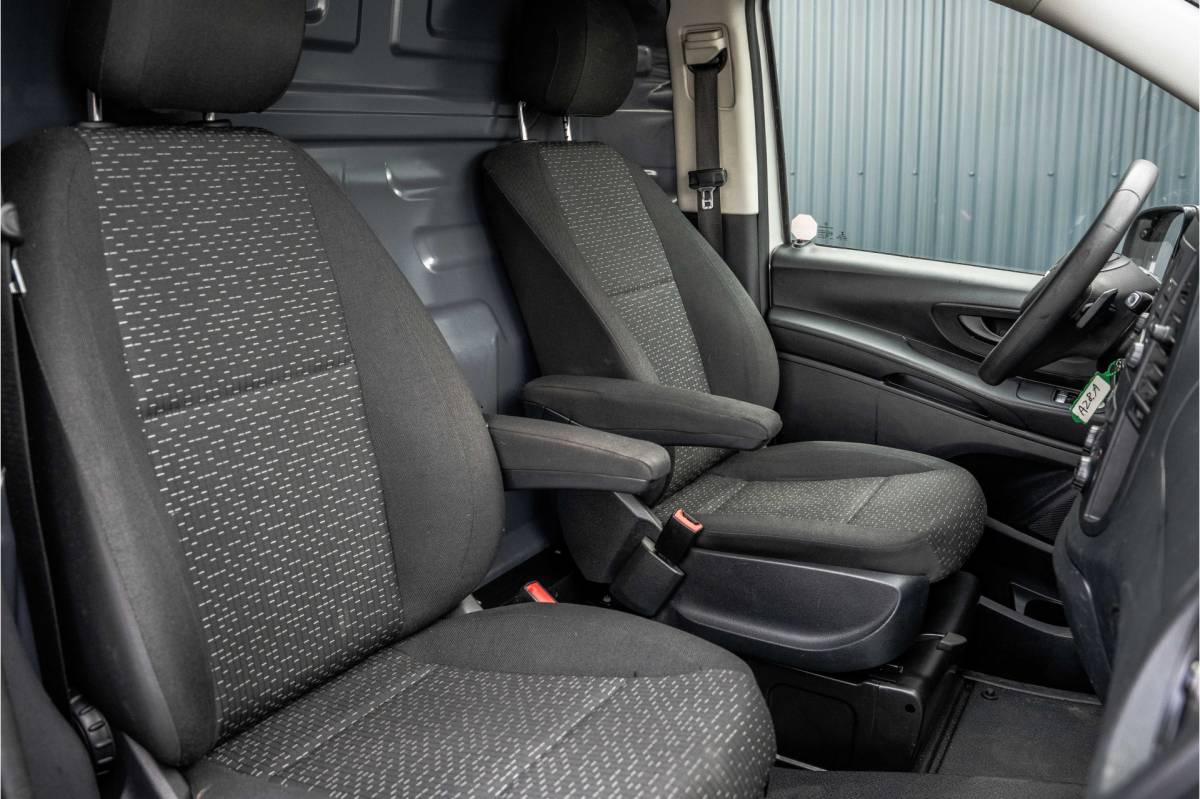 Mercedes-Benz Vito Mercedes-Benz Vito 114 CDI L2H1 | 140PK | Automaat | Camera | Cruise | 1e Eigenaar | PDC |  Zijschuifdeur L+R | Climatronic | Trekhaak