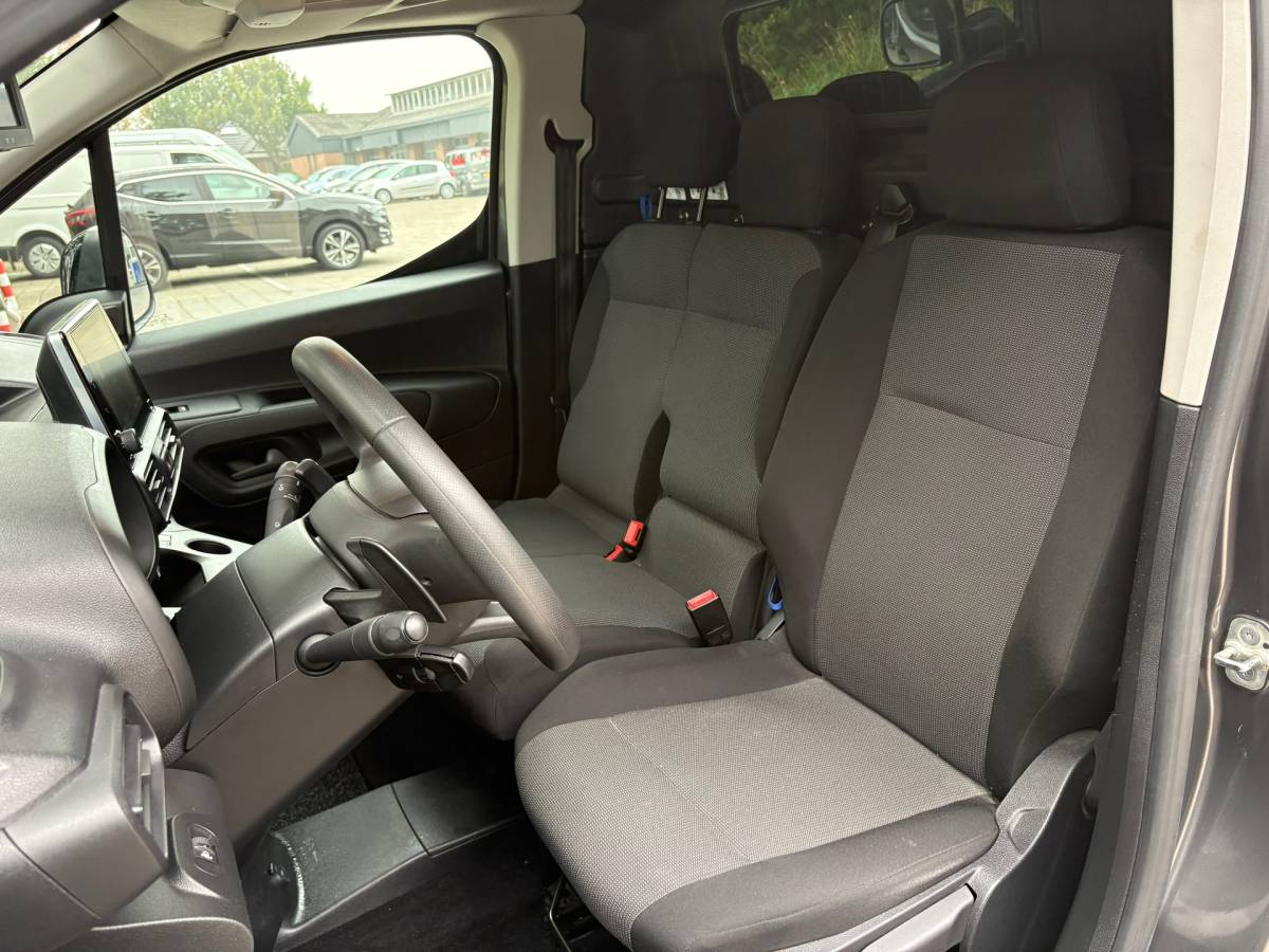 Citroën Berlingo Citroen Berlingo 1.5 BlueHDI|131PK|NAP|AUTOMAAT|Distributieriem vv|achteruitrijcamera|apple CarPlay|cruise|parkeersensoren|airco