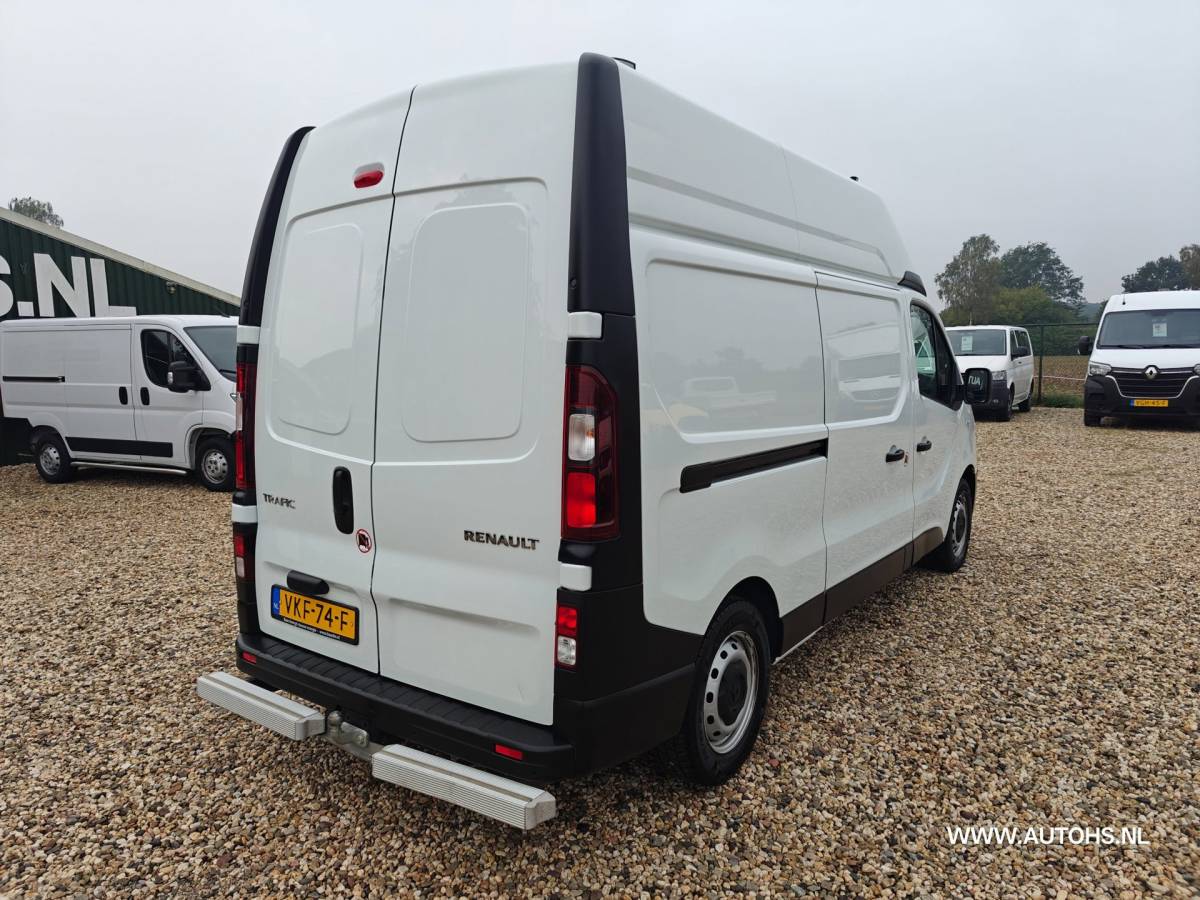 Renault Trafic Renault Trafic 2.0 dCi 145 PK T L2H2 , 1e eig , euro 6 , Complete werkplaats inrichting met omvormer , trekhaak , airco cruise.