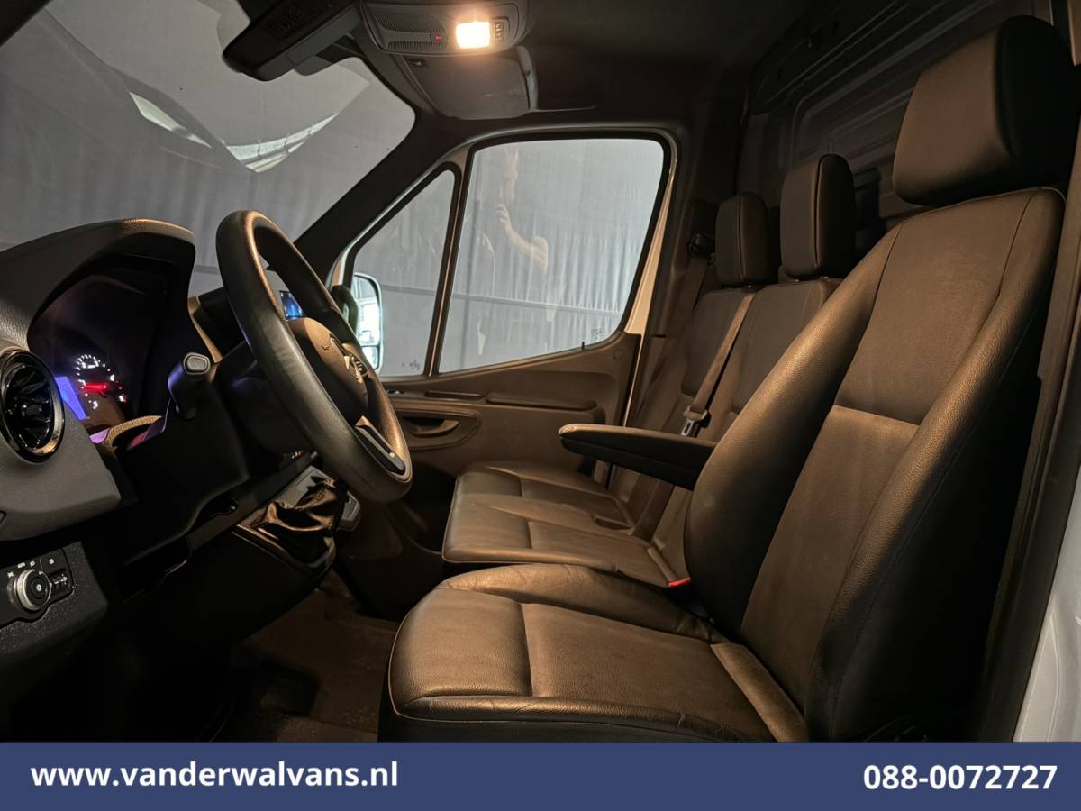 Mercedes-Benz Sprinter Mercedes-Benz Sprinter 317 CDI 170pk L2H1 Euro6 Airco | Camera | Navigatie | 2800kg Trekhaak | Apple Carplay Android Auto, Stoelverwarming, 270 Graden Achterdeuren, Parkeersensoren, Bijrijdersbank