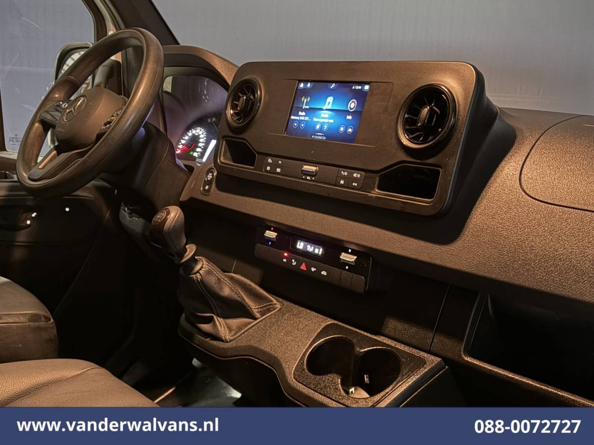 Mercedes-Benz Sprinter Mercedes-Benz Sprinter 317 CDI 170pk L2H1 Euro6 Airco | Camera | Navigatie | 2800kg Trekhaak | Apple Carplay Android Auto, Stoelverwarming, 270 Graden Achterdeuren, Parkeersensoren, Bijrijdersbank