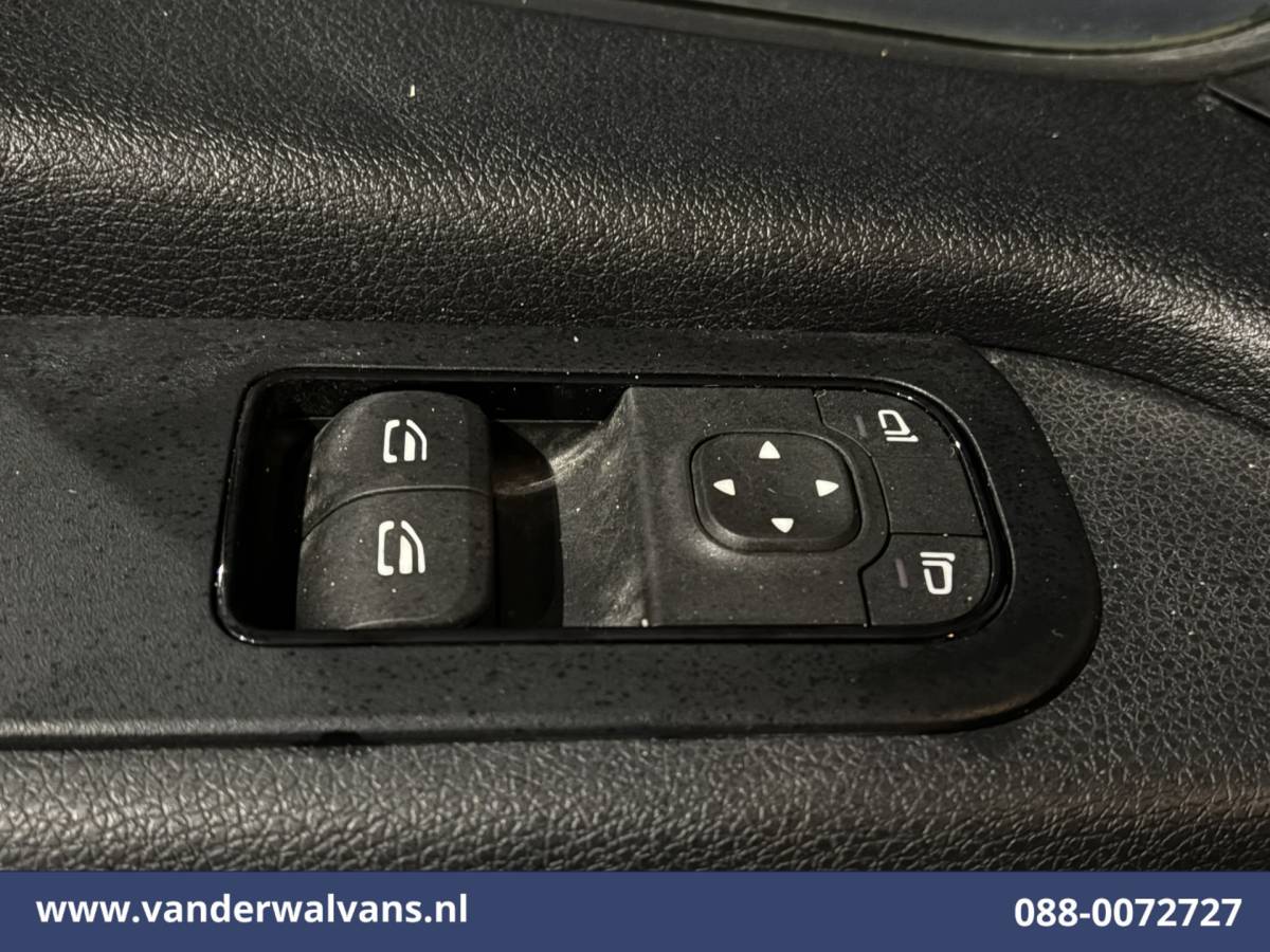Mercedes-Benz Sprinter Mercedes-Benz Sprinter 317 CDI 170pk L2H1 Euro6 Airco | Camera | Navigatie | 2800kg Trekhaak | Apple Carplay Android Auto, Stoelverwarming, 270 Graden Achterdeuren, Parkeersensoren, Bijrijdersbank