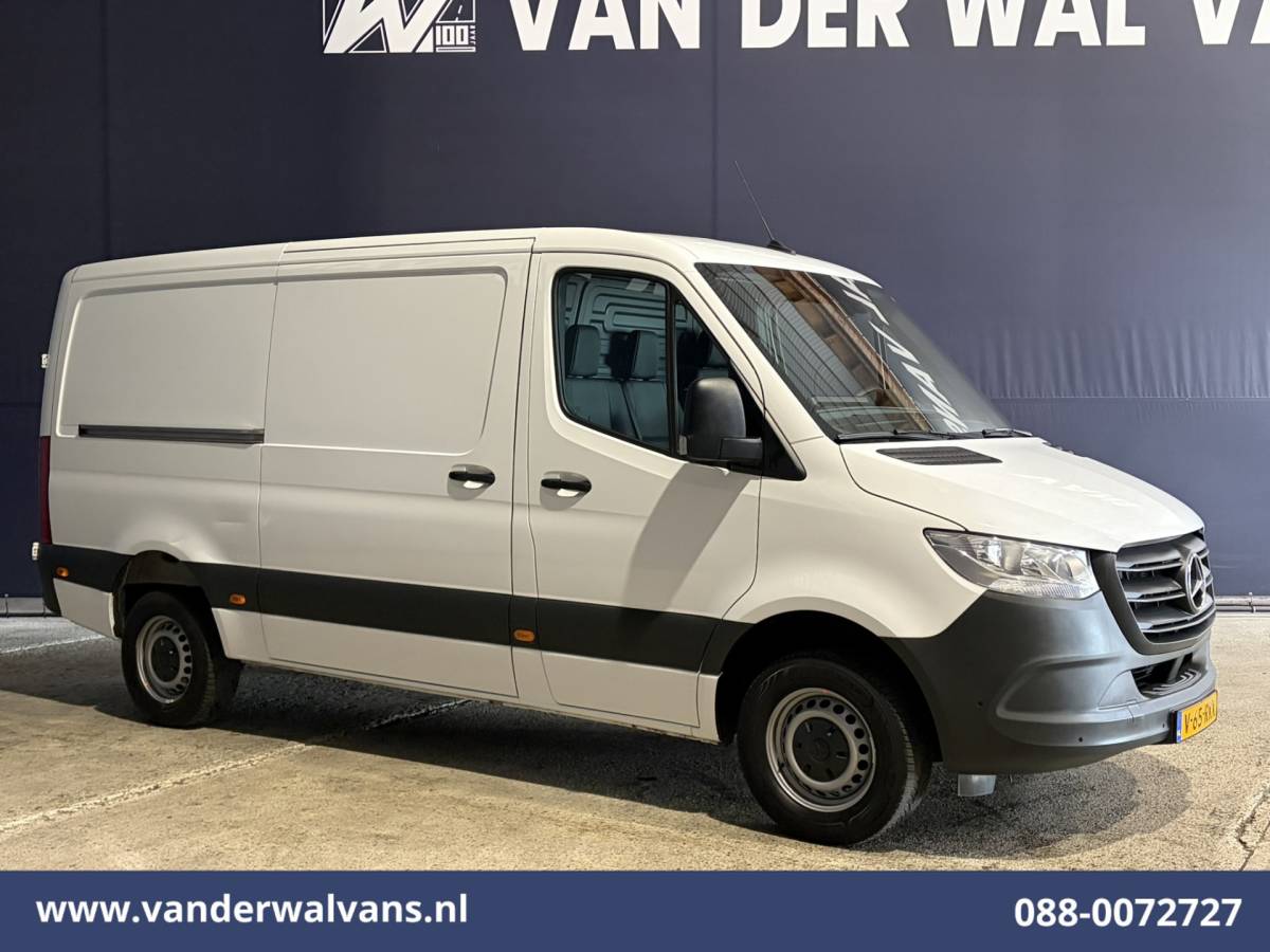 Mercedes-Benz Sprinter Mercedes-Benz Sprinter 317 CDI 170pk L2H1 Euro6 Airco | Camera | Navigatie | 2800kg Trekhaak | Apple Carplay Android Auto, Stoelverwarming, 270 Graden Achterdeuren, Parkeersensoren, Bijrijdersbank