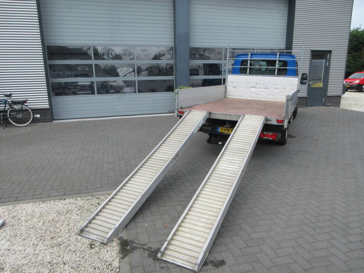 Iveco  Iveco 40C18 40c18 3.0, 180pk, Euro 6, DC, Openlaadbak, Oprijwagen, Oprijauto, Airco.