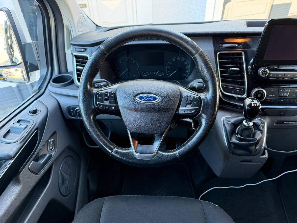 Ford Transit Custom Ford Transit Custom 320 2.0 TDCI L2H1 Limited DC EURO 6 Nieuwe Koppeling 2X schuifdeur, Trekhaak 2800kg, Cruise Control, Camera a