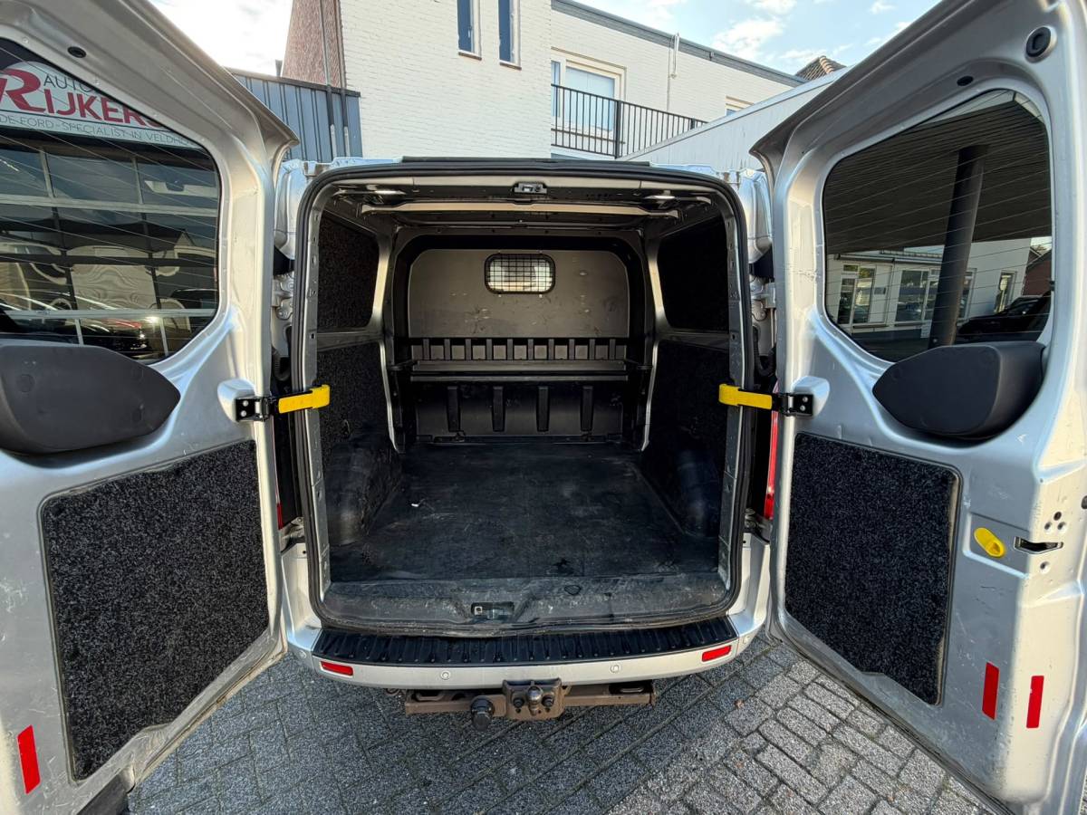Ford Transit Custom Ford Transit Custom 320 2.0 TDCI L2H1 Limited DC EURO 6 Nieuwe Koppeling 2X schuifdeur, Trekhaak 2800kg, Cruise Control, Camera a
