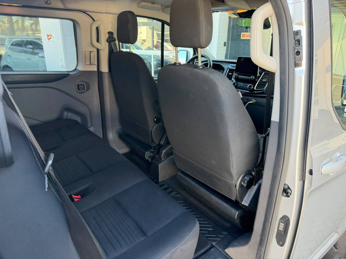 Ford Transit Custom Ford Transit Custom 320 2.0 TDCI L2H1 Limited DC EURO 6 Nieuwe Koppeling 2X schuifdeur, Trekhaak 2800kg, Cruise Control, Camera a