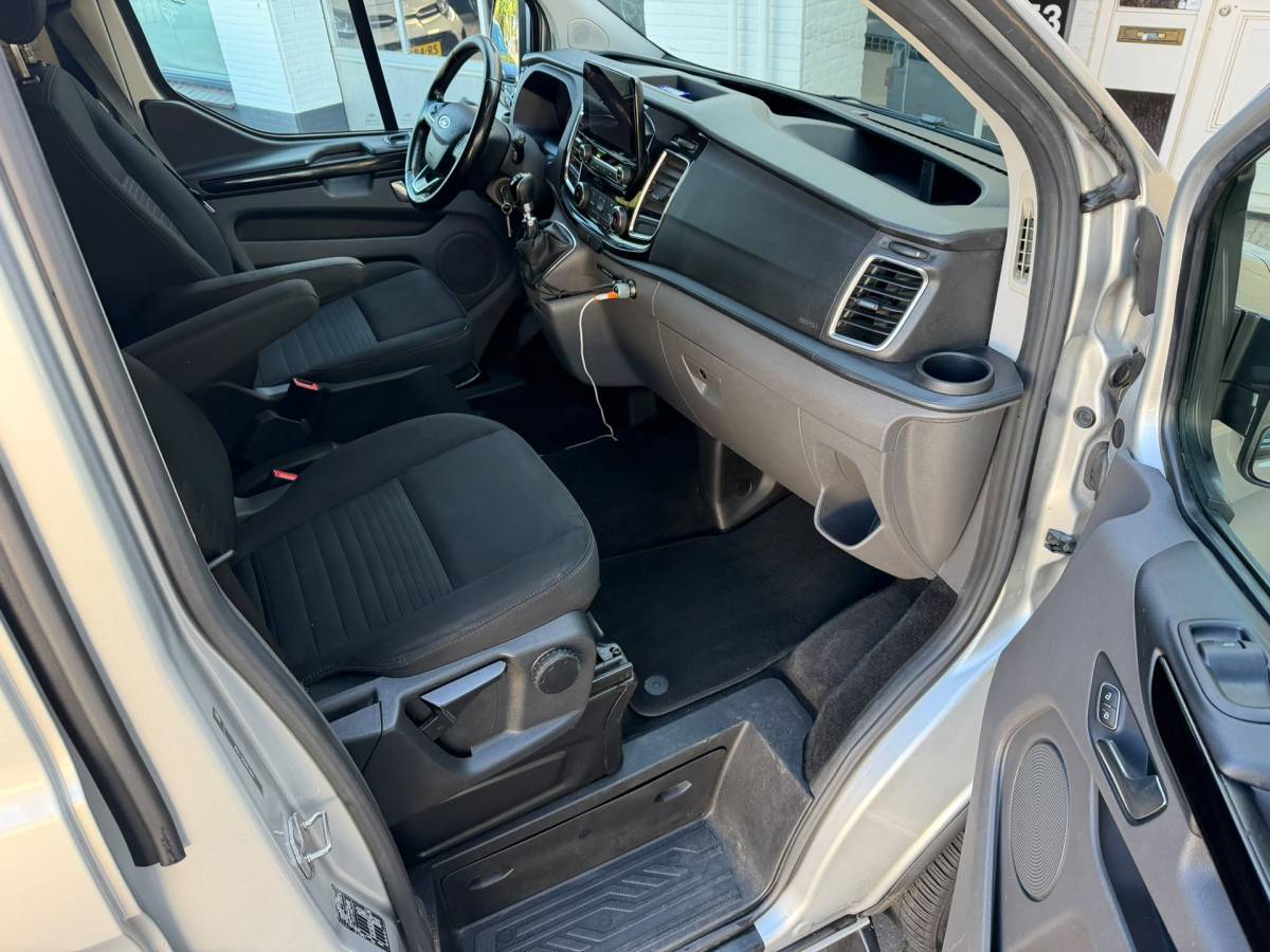Ford Transit Custom Ford Transit Custom 320 2.0 TDCI L2H1 Limited DC EURO 6 Nieuwe Koppeling 2X schuifdeur, Trekhaak 2800kg, Cruise Control, Camera a