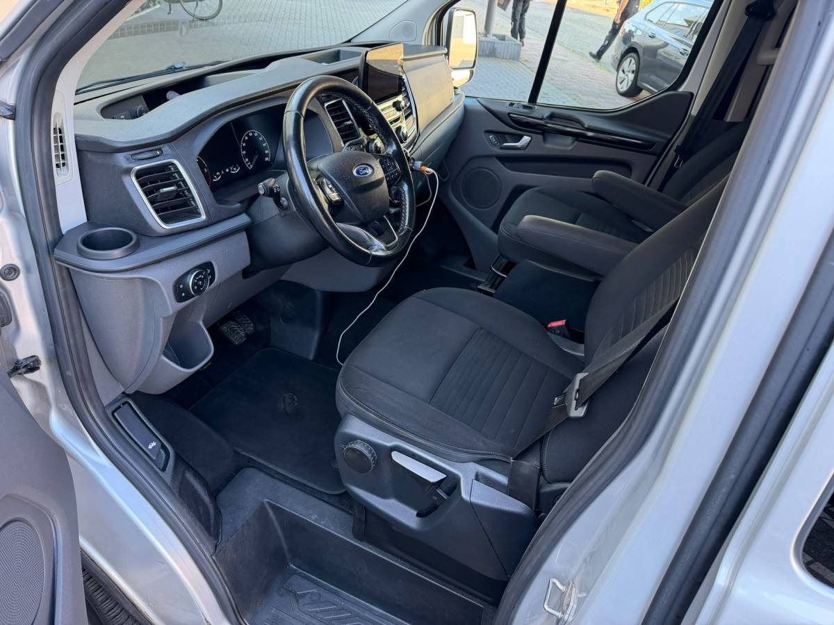 Ford Transit Custom Ford Transit Custom 320 2.0 TDCI L2H1 Limited DC EURO 6 Nieuwe Koppeling 2X schuifdeur, Trekhaak 2800kg, Cruise Control, Camera a