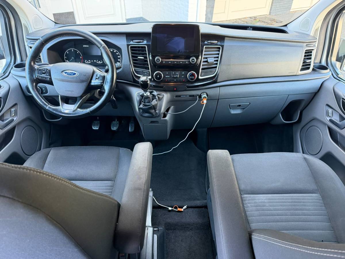 Ford Transit Custom Ford Transit Custom 320 2.0 TDCI L2H1 Limited DC EURO 6 Nieuwe Koppeling 2X schuifdeur, Trekhaak 2800kg, Cruise Control, Camera a