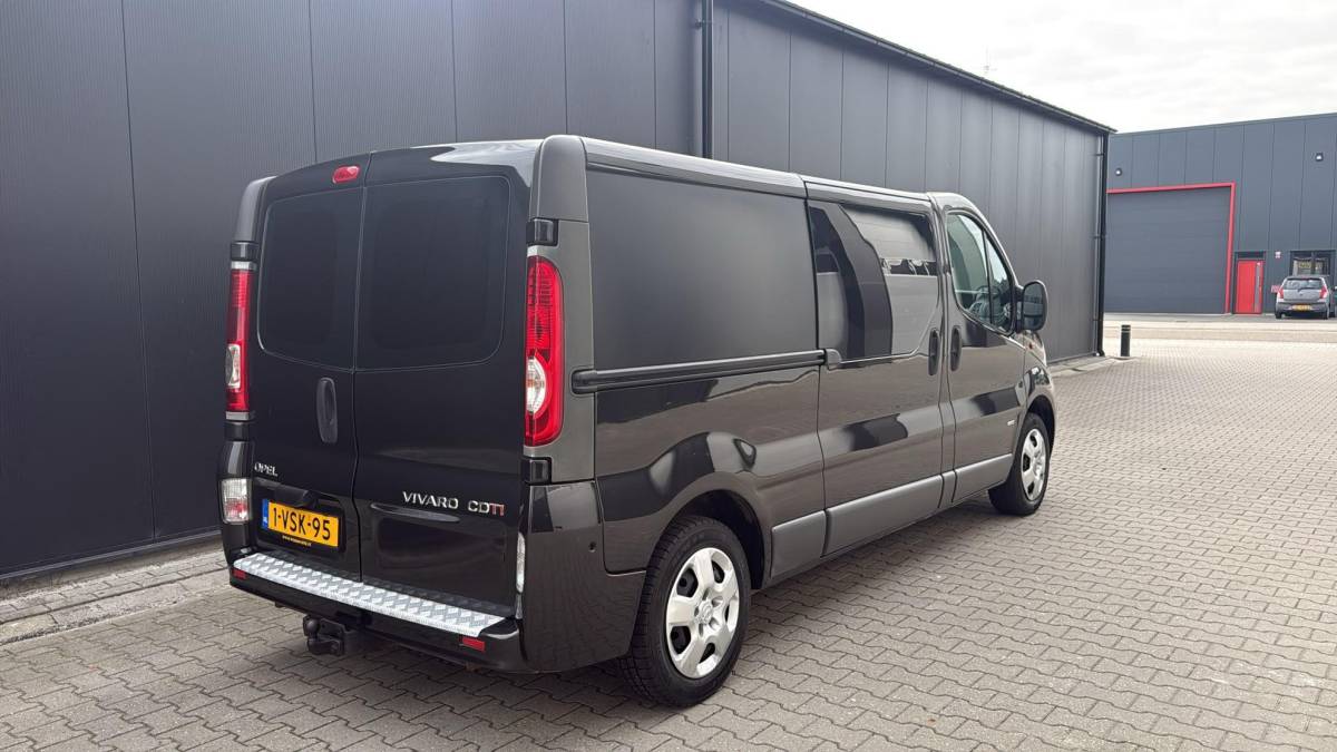 Opel Vivaro Opel Vivaro 2.0 CDTI L2H1 DC 1e eig. dubbel cabine zwart lang L2