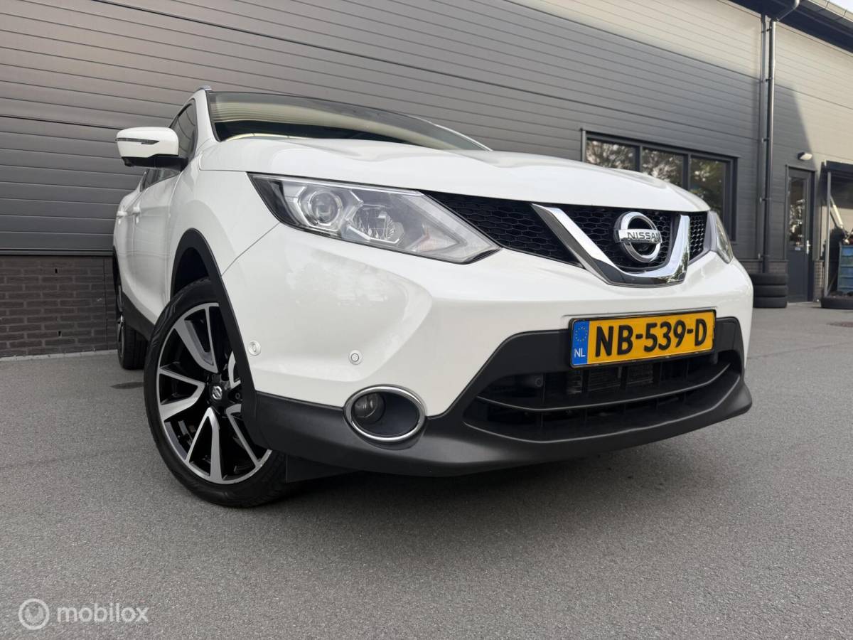 Nissan QASHQAI Nissan Qashqai 1.2 Tekna + LEER*CRUISE*PANO*360*HAAK*NAV*STOELVERW*NAP!