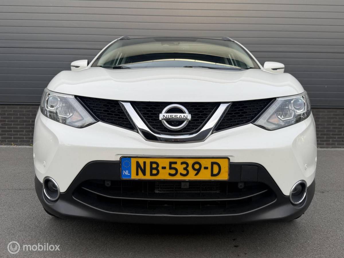Nissan QASHQAI Nissan Qashqai 1.2 Tekna + LEER*CRUISE*PANO*360*HAAK*NAV*STOELVERW*NAP!