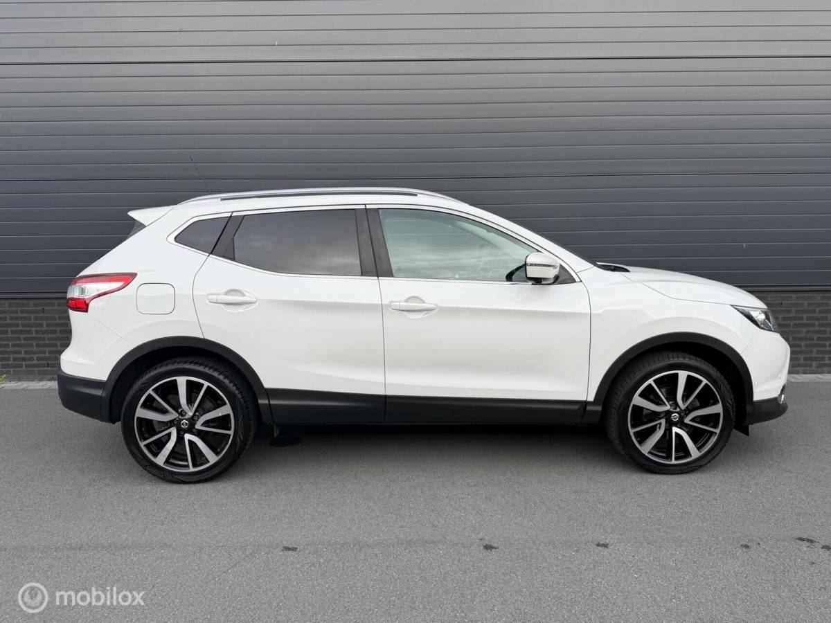 Nissan QASHQAI Nissan Qashqai 1.2 Tekna + LEER*CRUISE*PANO*360*HAAK*NAV*STOELVERW*NAP!