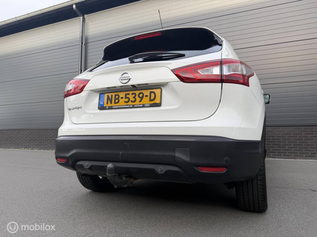 Nissan QASHQAI Nissan Qashqai 1.2 Tekna + LEER*CRUISE*PANO*360*HAAK*NAV*STOELVERW*NAP!