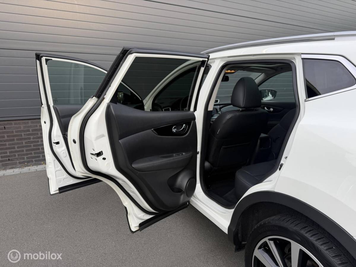 Nissan QASHQAI Nissan Qashqai 1.2 Tekna + LEER*CRUISE*PANO*360*HAAK*NAV*STOELVERW*NAP!