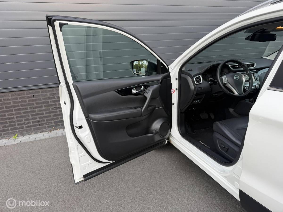 Nissan QASHQAI Nissan Qashqai 1.2 Tekna + LEER*CRUISE*PANO*360*HAAK*NAV*STOELVERW*NAP!