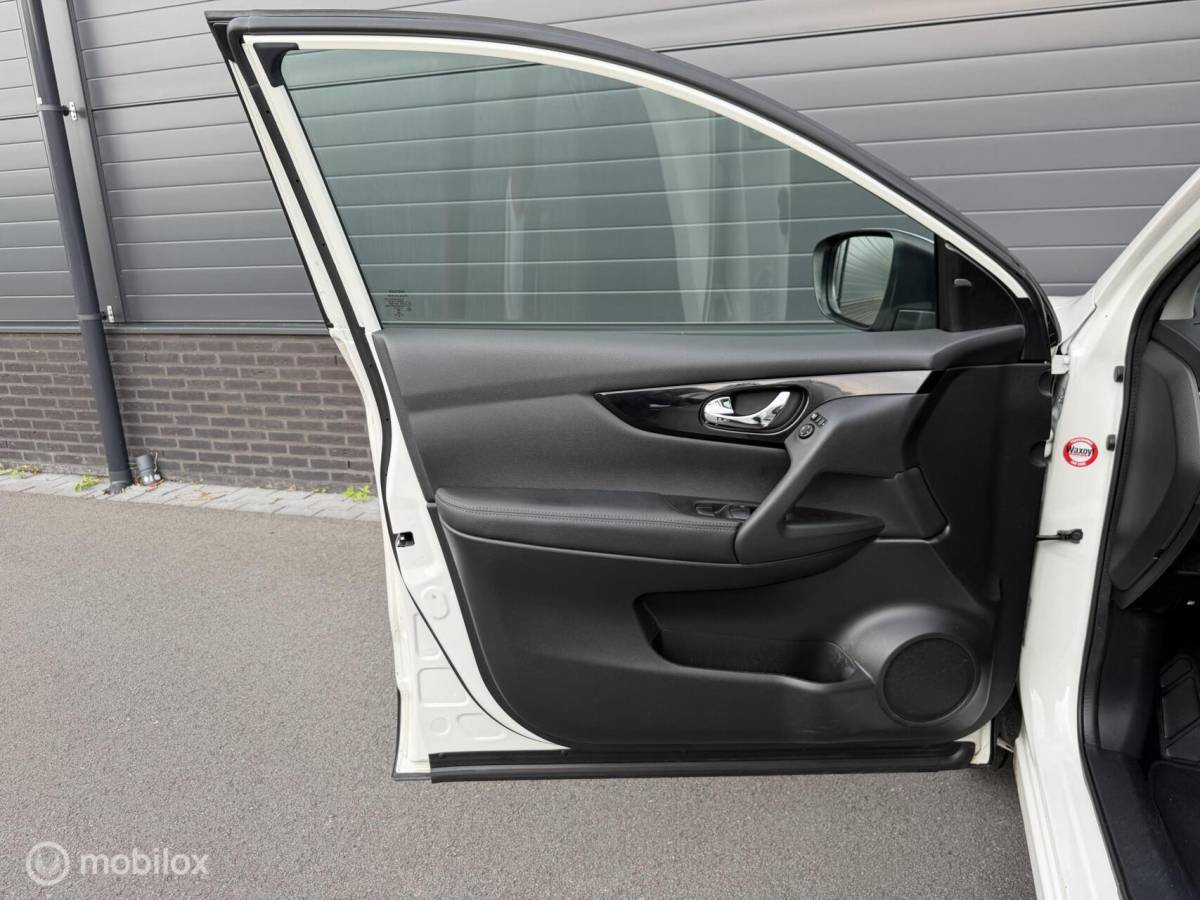 Nissan QASHQAI Nissan Qashqai 1.2 Tekna + LEER*CRUISE*PANO*360*HAAK*NAV*STOELVERW*NAP!