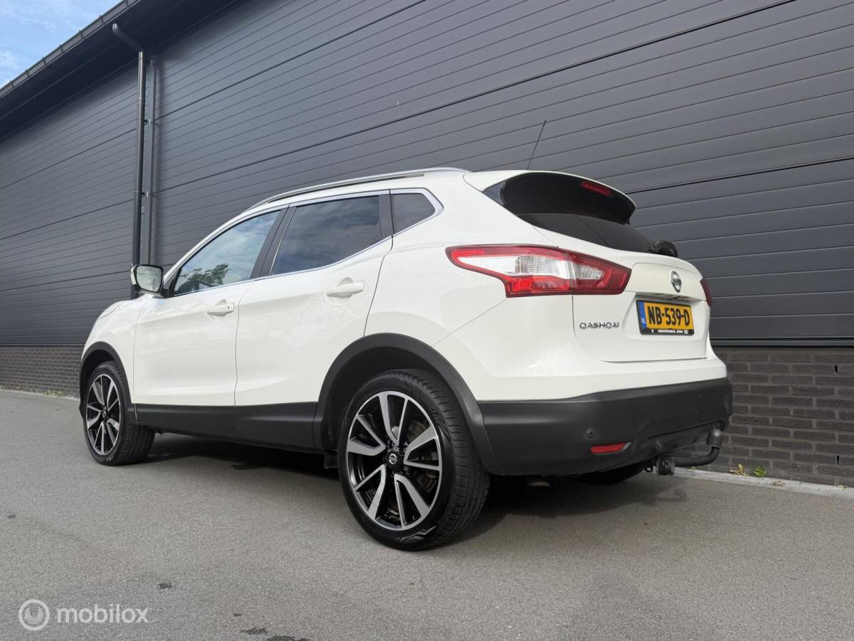 Nissan QASHQAI Nissan Qashqai 1.2 Tekna + LEER*CRUISE*PANO*360*HAAK*NAV*STOELVERW*NAP!